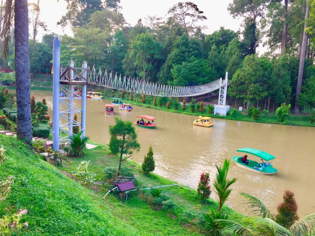 Spot Foto Hutan Lindungtaman dan sungai